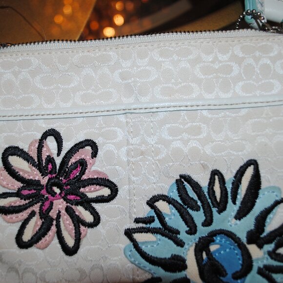 COACH WHITE BUMBLE BEE CROSS BODY BAG - Picture 6 of 7